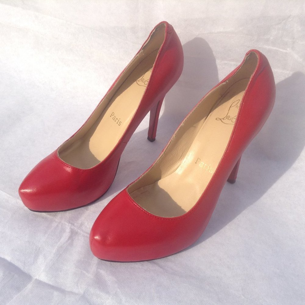 CHRISTIAN LOUBOUTIN Leather Pumps